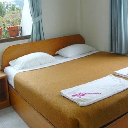Chongko Guesthouse Patong Bagian luar foto