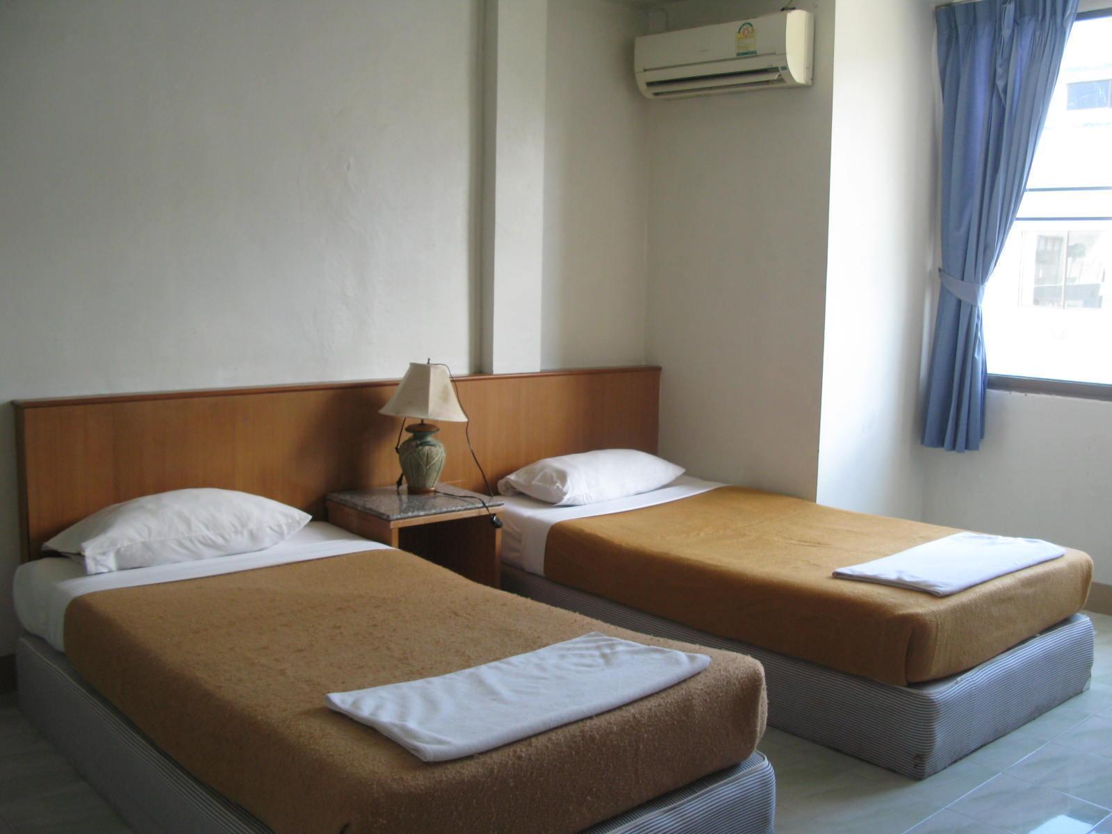Chongko Guesthouse Patong Bagian luar foto