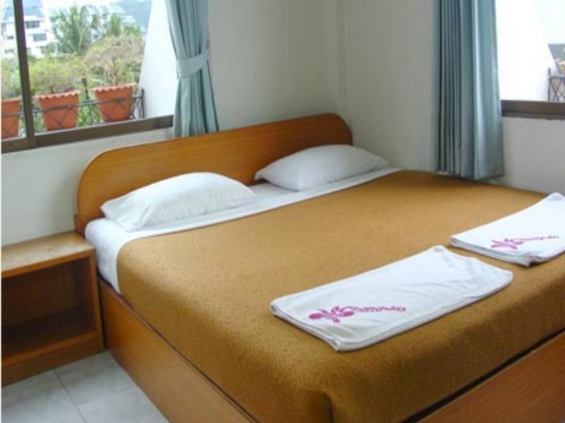 Chongko Guesthouse Patong Bagian luar foto